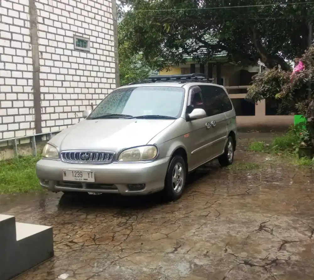 Mobil Matic kia carnival tahun 2000
