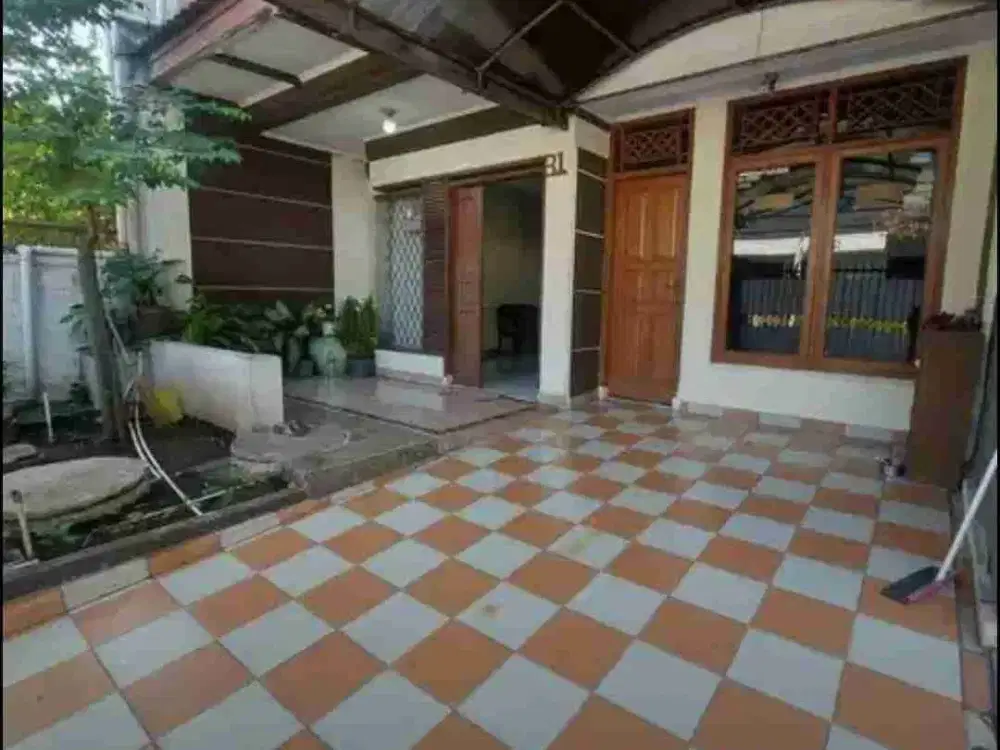 Turun harga Rumah 2 lantai lokasi dekat margacinta park