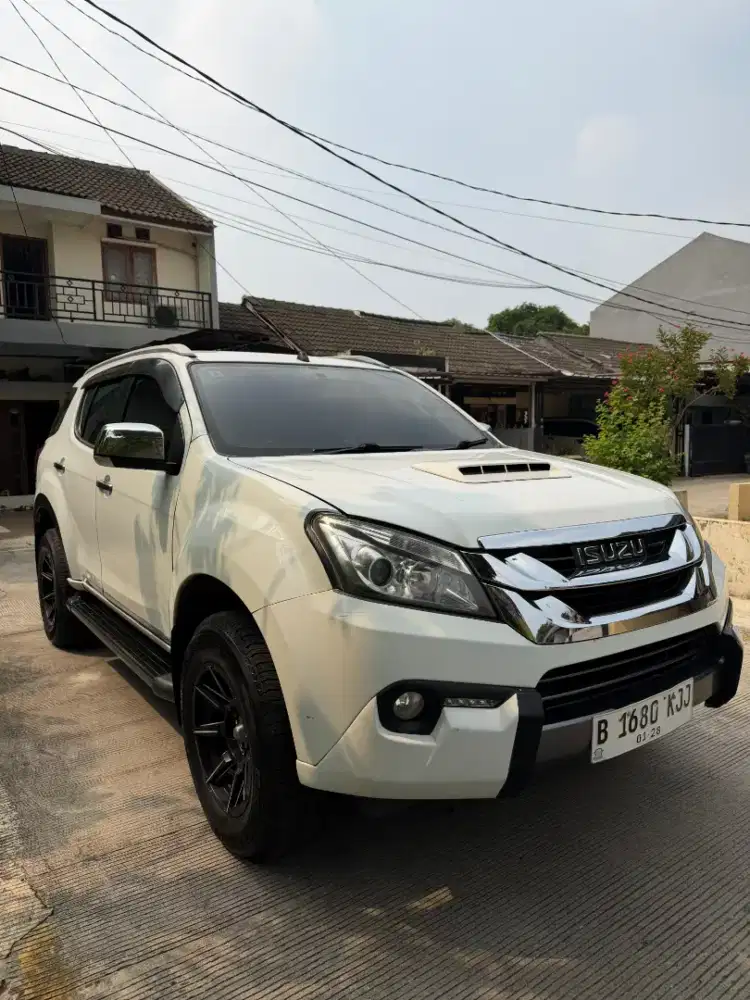 Isuzu MUX 2.5 AT