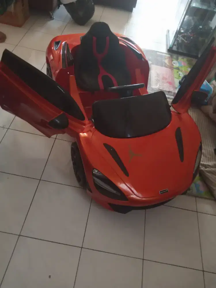 Mobil mainan anak aki merk McLaren