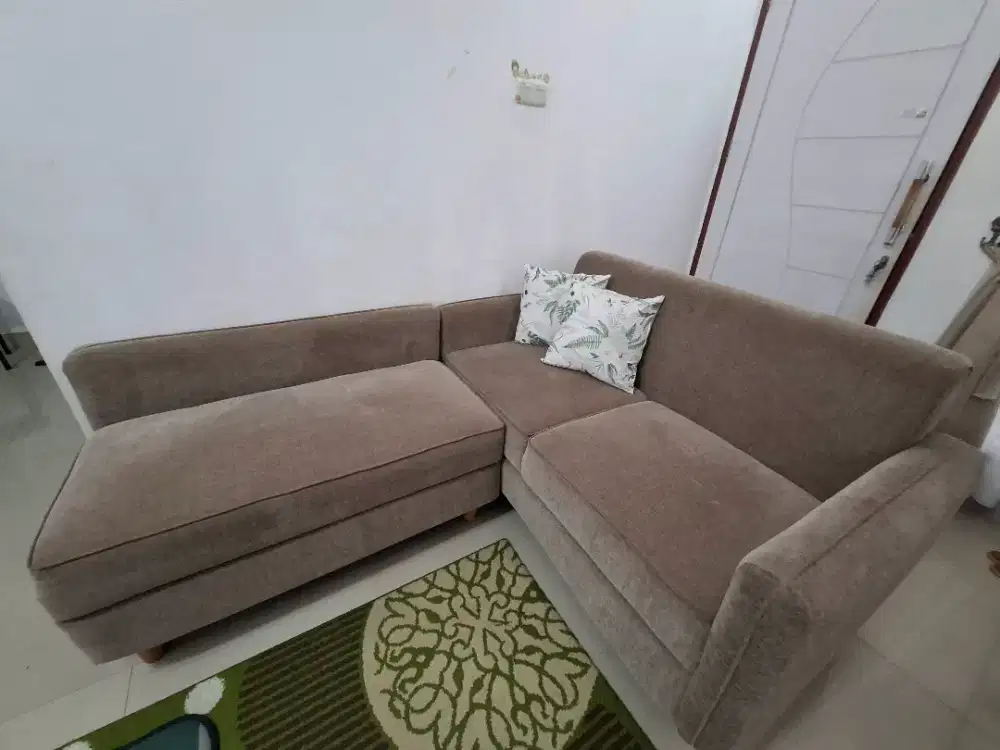 Sofa L costum like new