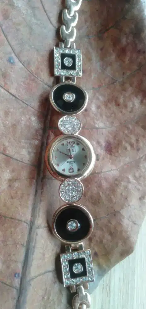 Di jual untuk semua tangan cew gemuk,kurus bisa cod di antar di kirim