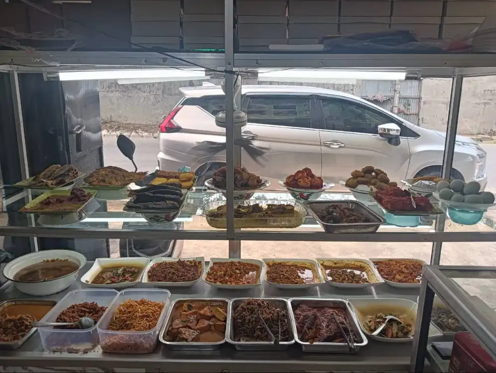 Juru masak warteg wanita