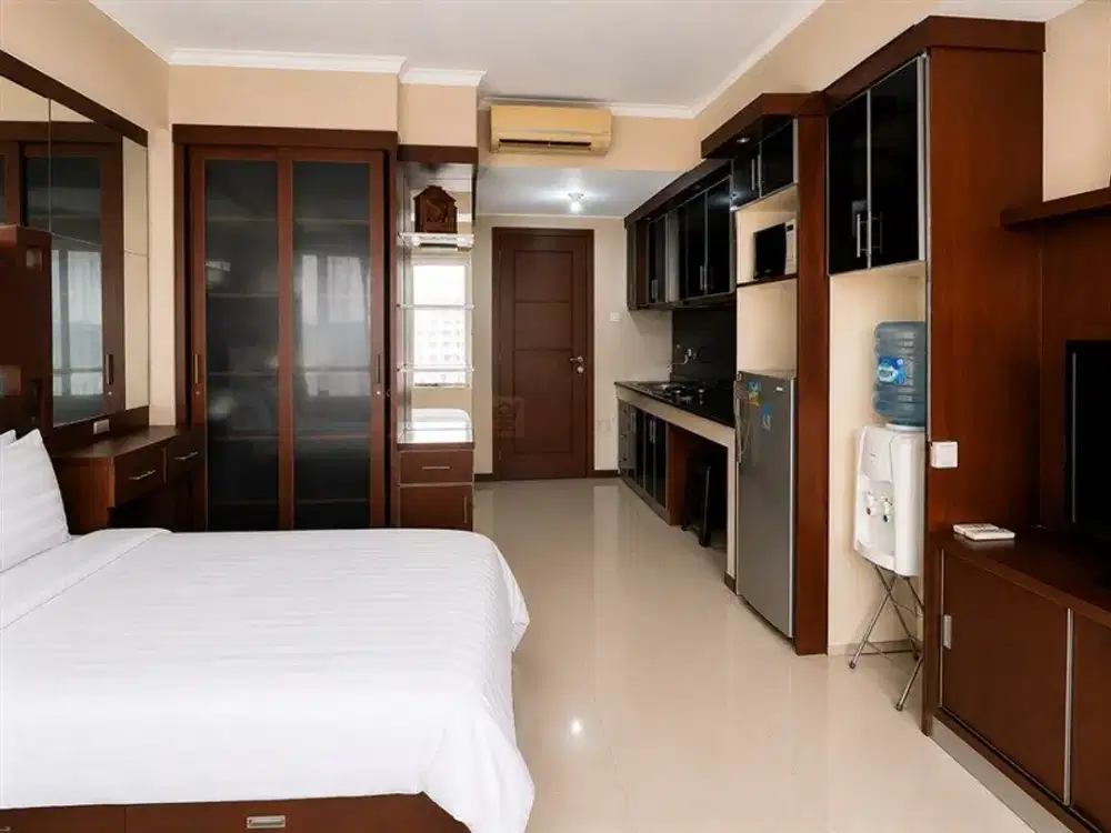 Disewa Studio Royal Mediterania Garden Furnished Lengkap Pool View, Akses Langsung Central Park & Neo Soho Jakarta Barat