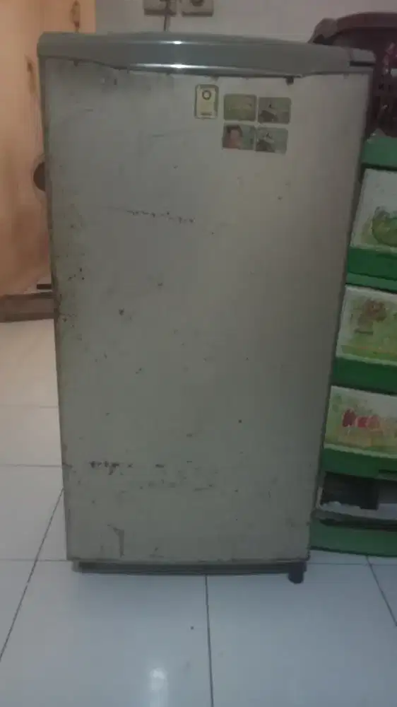 Jual cepat kulkas Sanyo kondisi masih bagus dingin