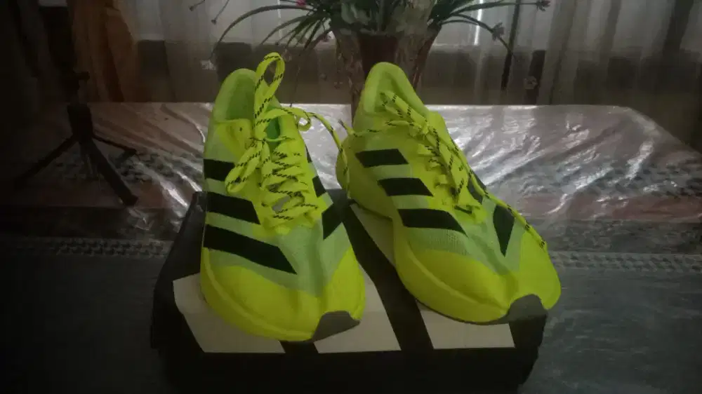 JUAL CEPAT!! Sepatu Lari Adidas Adizero UK 44 Carbon Plate Mulus 95%