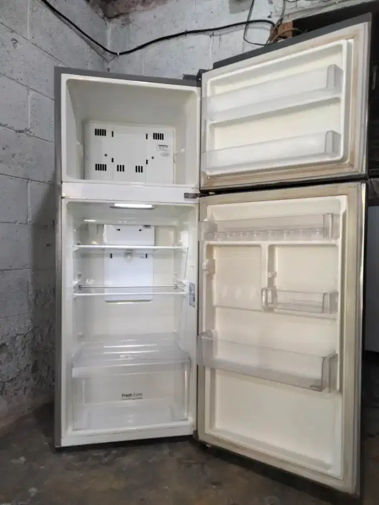 KULKAS 2PINTU ( LG )