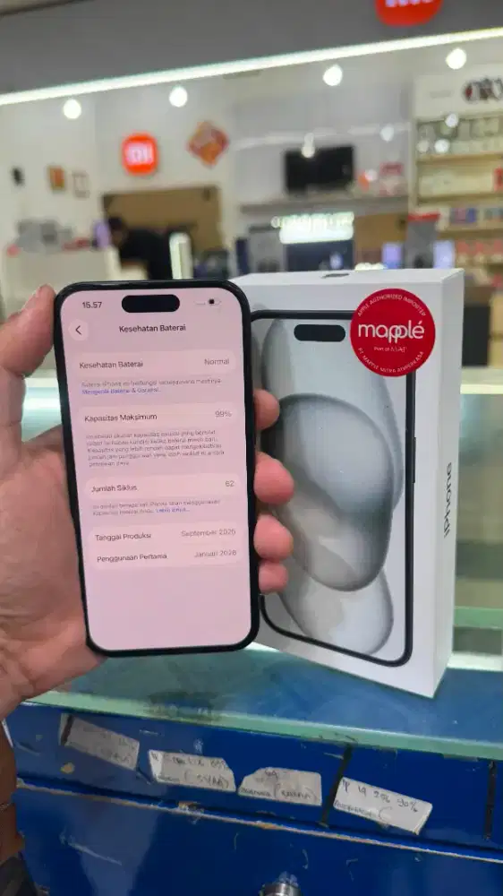 Jual iphone 15 128GB ibox mulus fullset BH 99% Garansi on Janari 2027