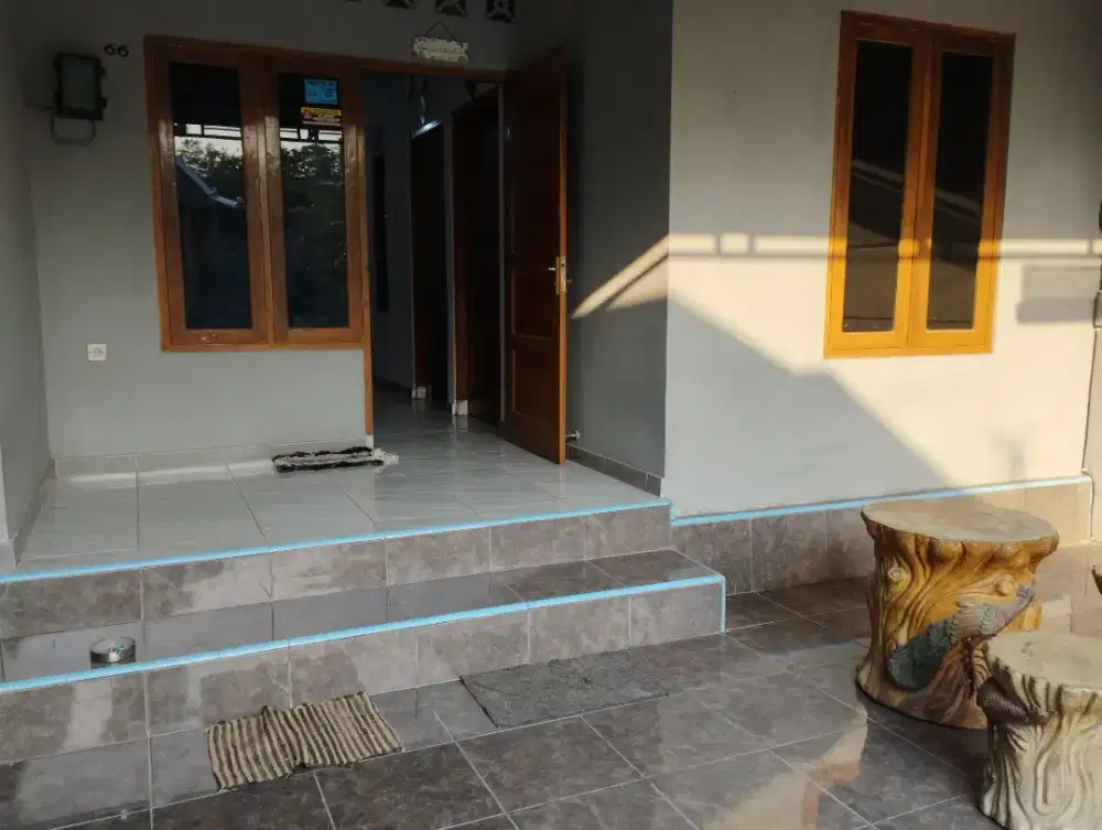 Di kontrakan rumah buat suami istri