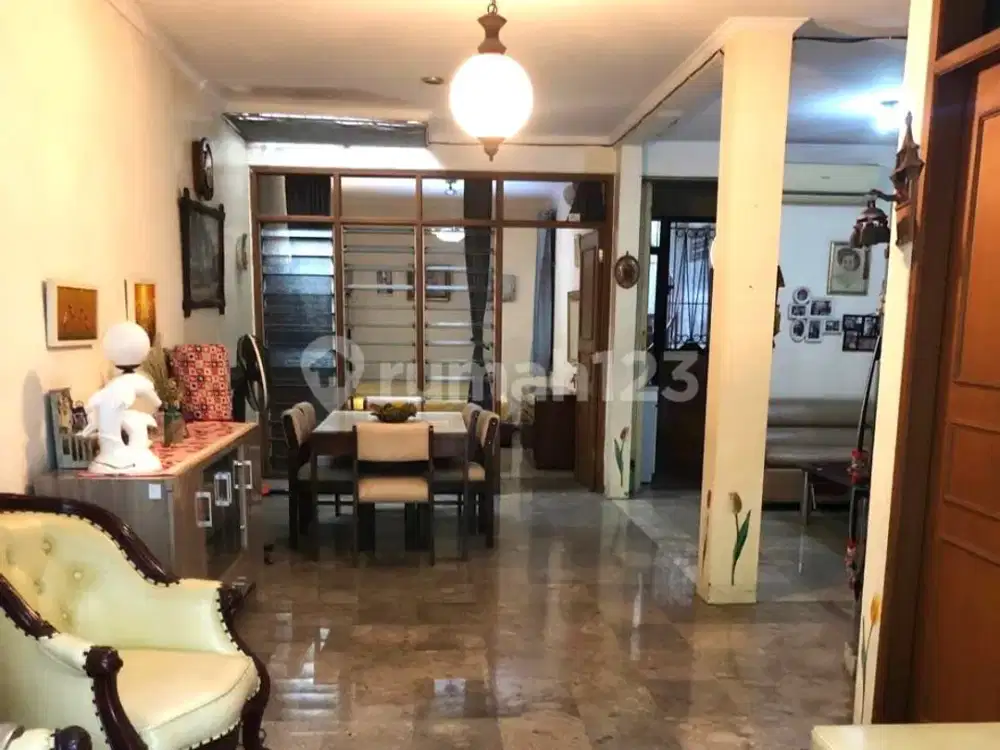 Rumah siap huni harga bagus di Taman Kebon Jeruk Intercon, TK 415