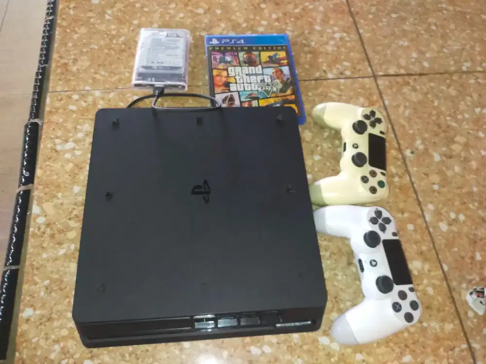 Ps 4 slim 500 gb + cd gta v