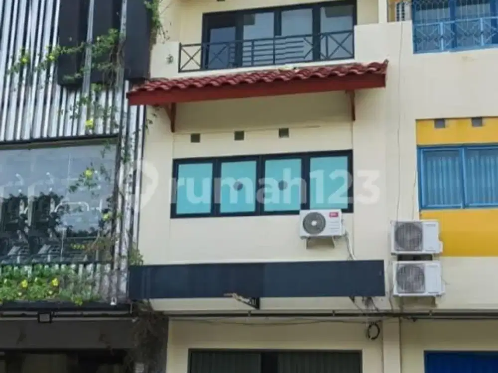 Ruko disewakan 3,5 Lantai lokasi strategis Daan Mogot Baru, DM 551
