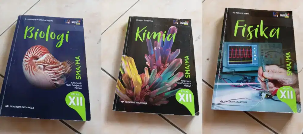 Buku sekolah kelas XII / SMA 3