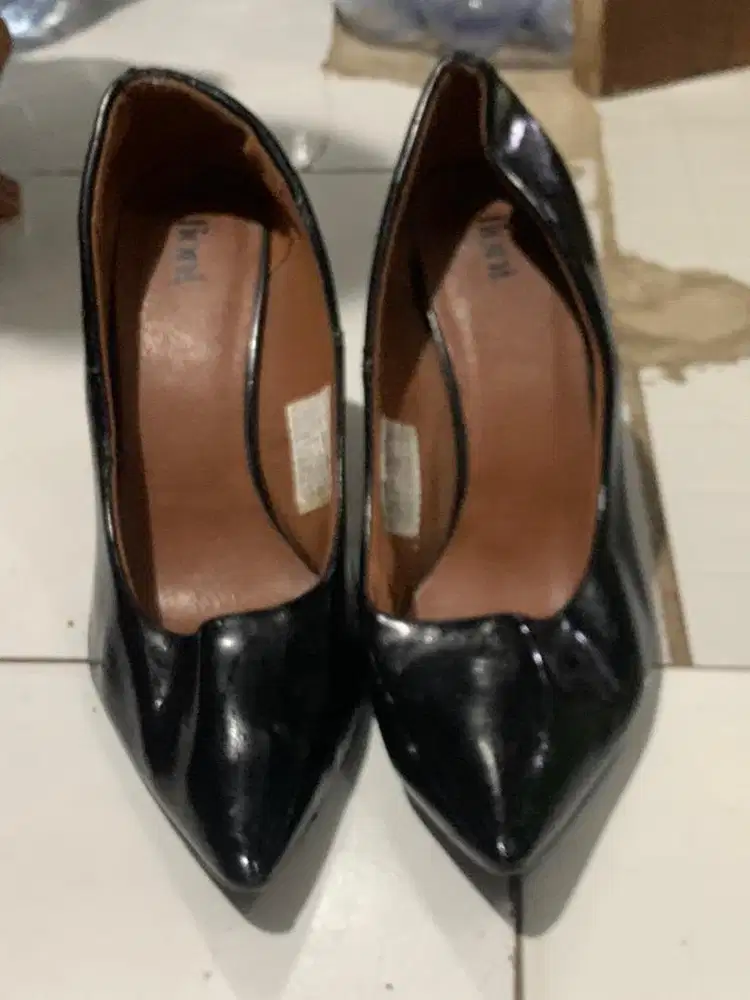 Sepatu haykelil