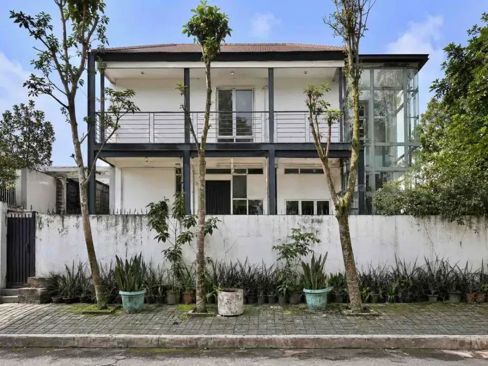 JUAL CEPAT – Rumah Hook Modern Kencana Loka BSD City | Featured Majalah iDEA 3 Kali | Rp4,6 M Nego