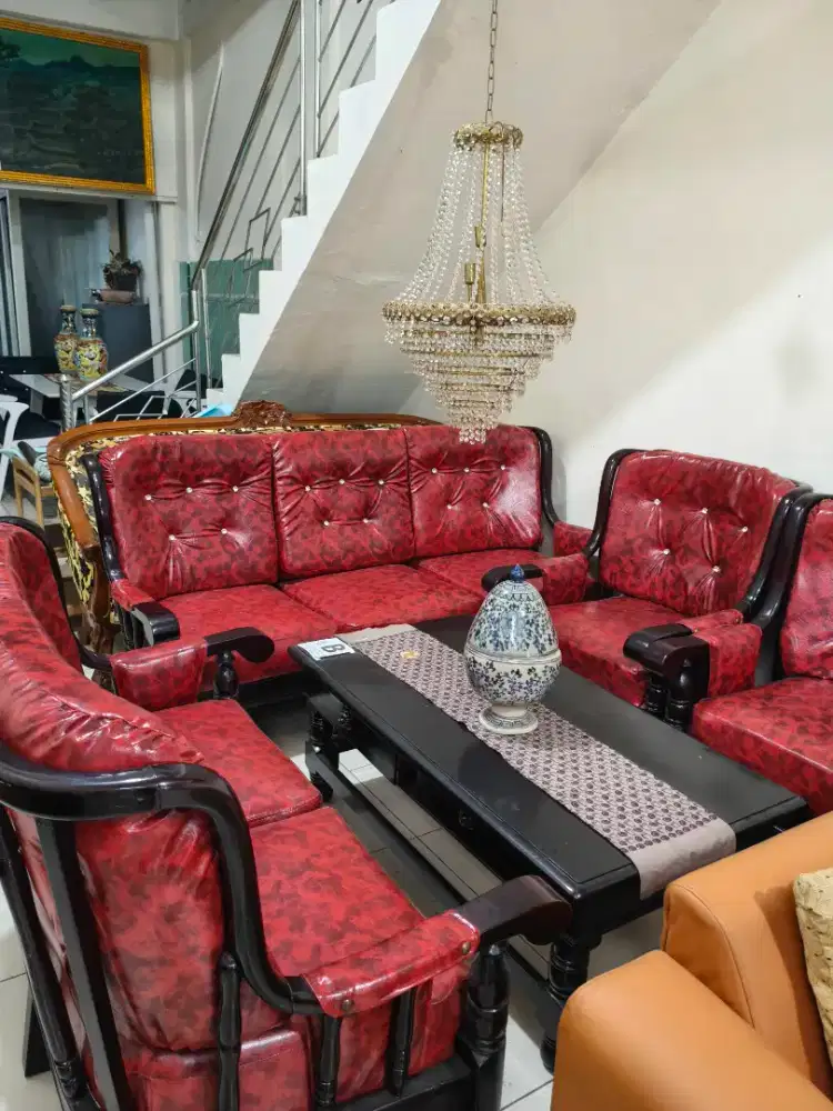 Sofa Merah Maroon Kayu Mahoni
