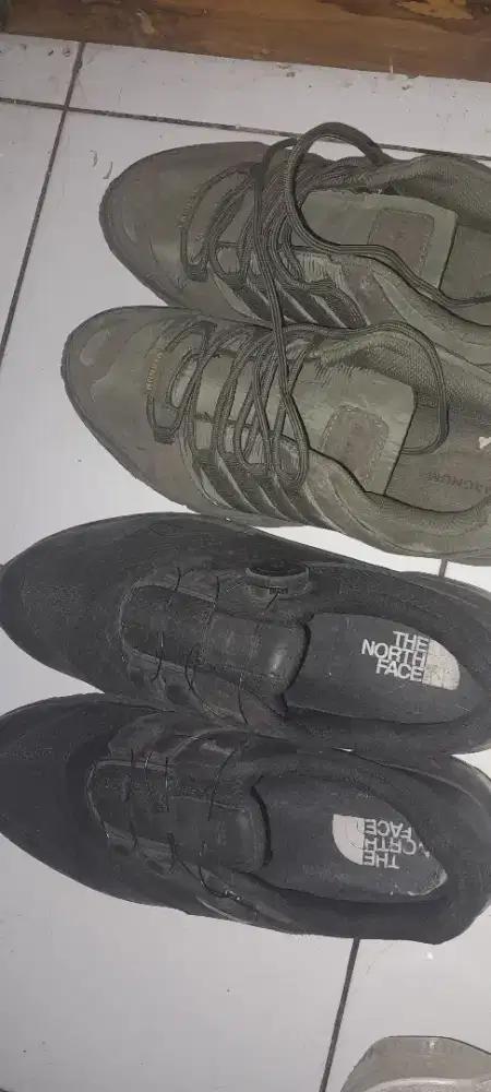 Jual 4 pasang sepatu second