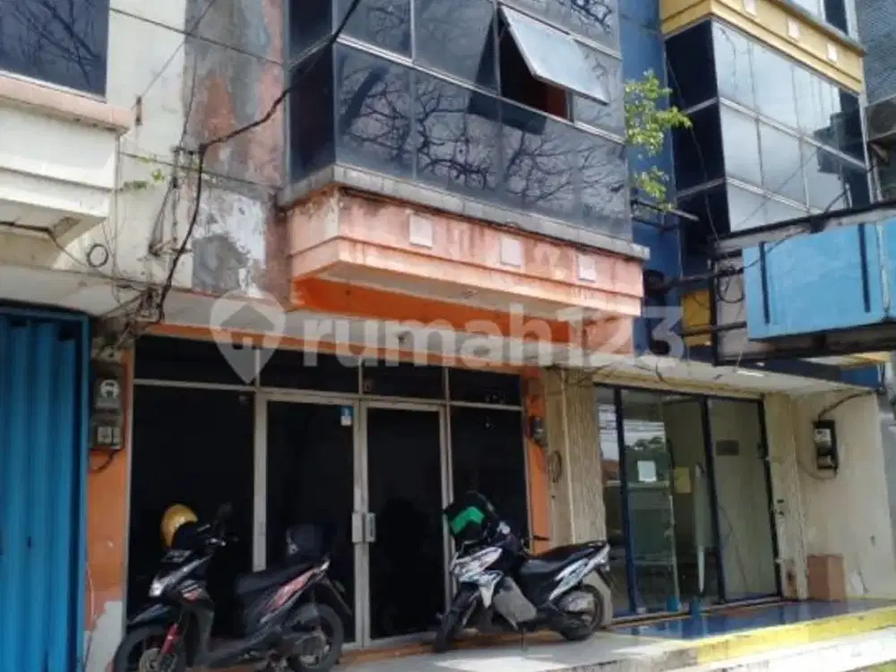 Ruko disewa 3 lantai strategis di Jl. Daan Mogot Tangerang, DM 489