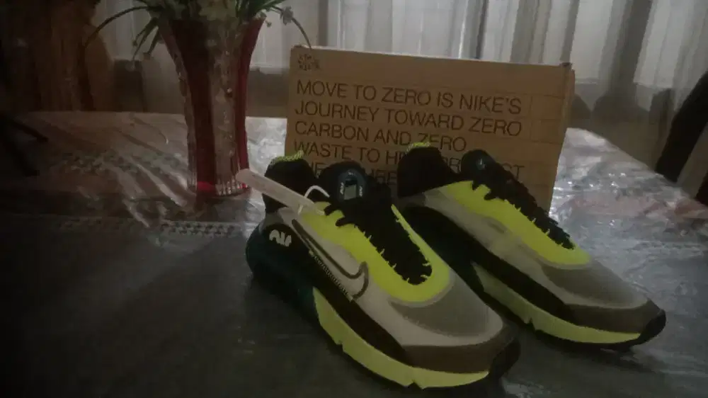 JUAL CEPAT!! NIKE AIR MAX 2090 VOLT NEON BNIB FULLSET BOX