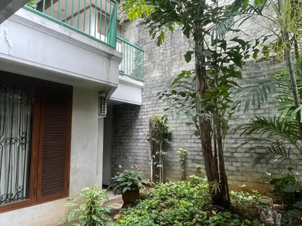 DIJUAL RUMAH LAMA TERAWAT LOKASI ELIT DI HANG TUAH KEBAYORAN BARU JAKARTA SELATAN