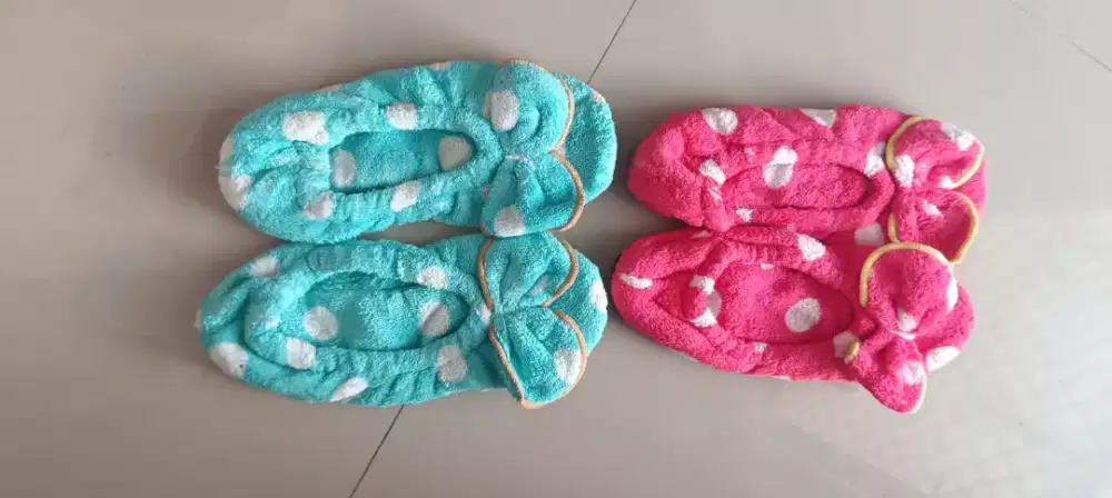 Sandal rumah polkadot