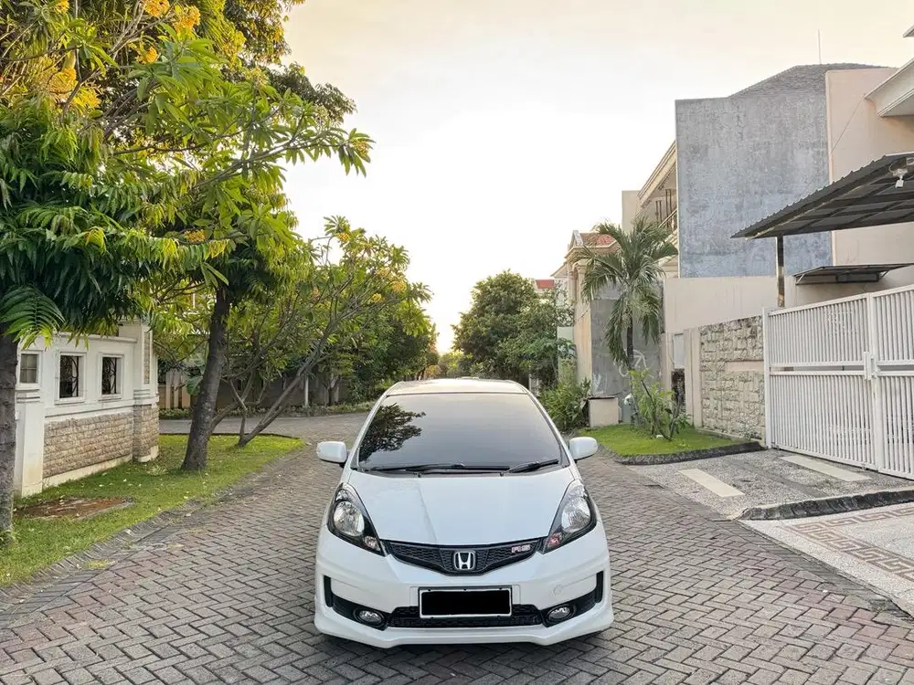 50.000 KM Honda Jazz 1.5 RS Matic 2013 Putih MMC Facelift Plat B