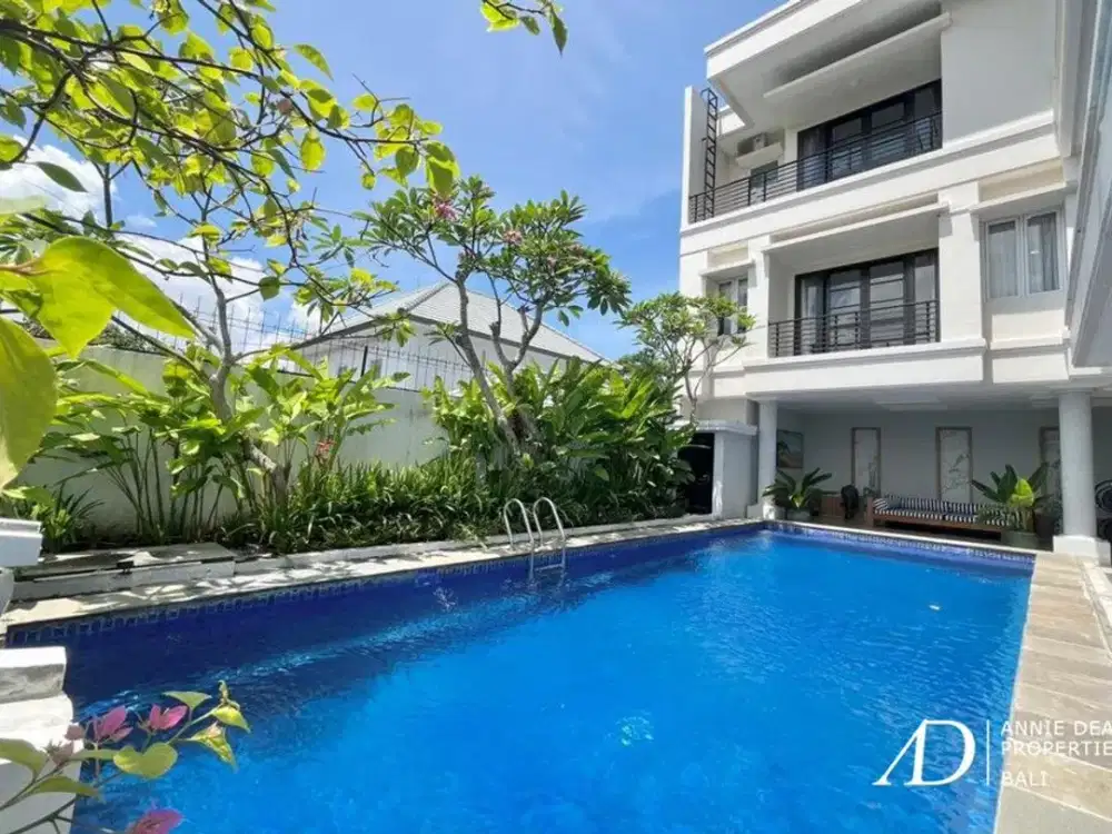 FREEHOLD | MODERN 4-BEDROOM VILLA IN JIMBARAN WITH OCEAN VIEWS