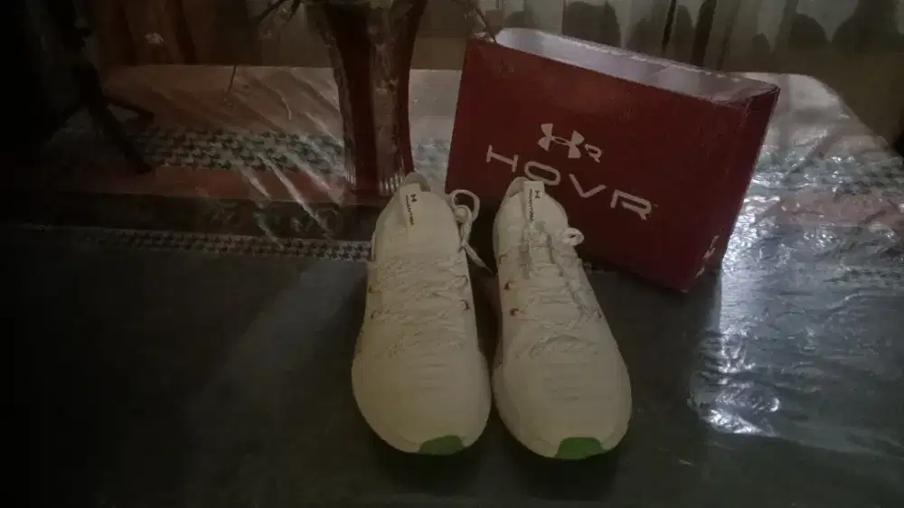 JUAL CEPAT!! UNDER ARMOUR PHANTOM 1 RUN PUTIH FULLSET BOX .