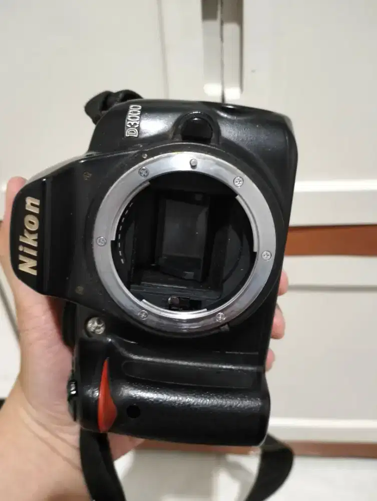 NIKON D3000 BODY ONLY
