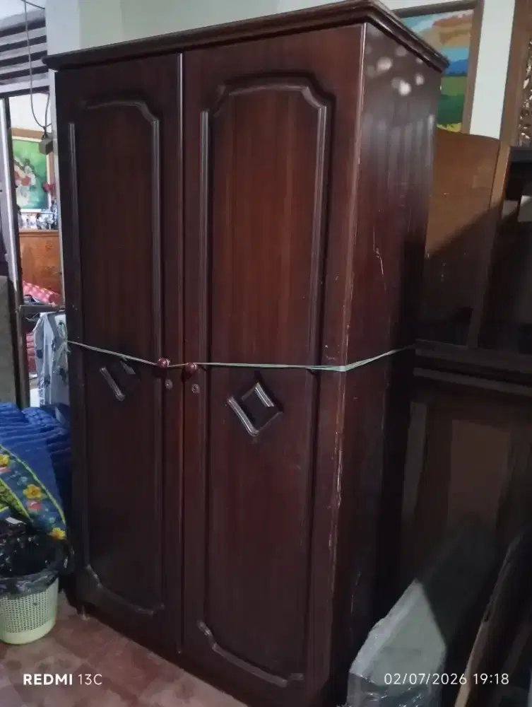 Di jual lemari pakaian bekas