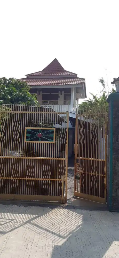 Dijual Rumah 2 Lantai LT 226, 15m² + Potensi Kos | Halaman Luas | Nego