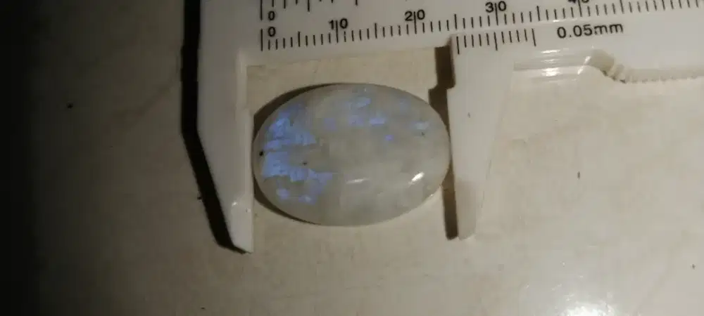 Batu biduri bulan laut