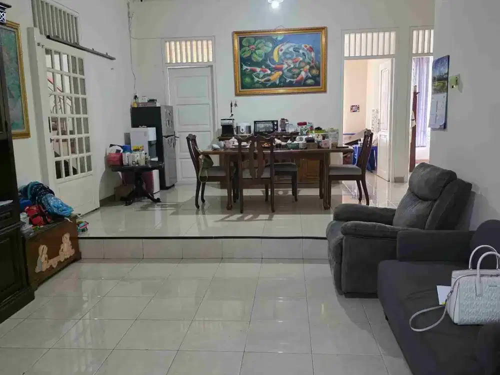 Rumah lokasi strategi di depan station LRT