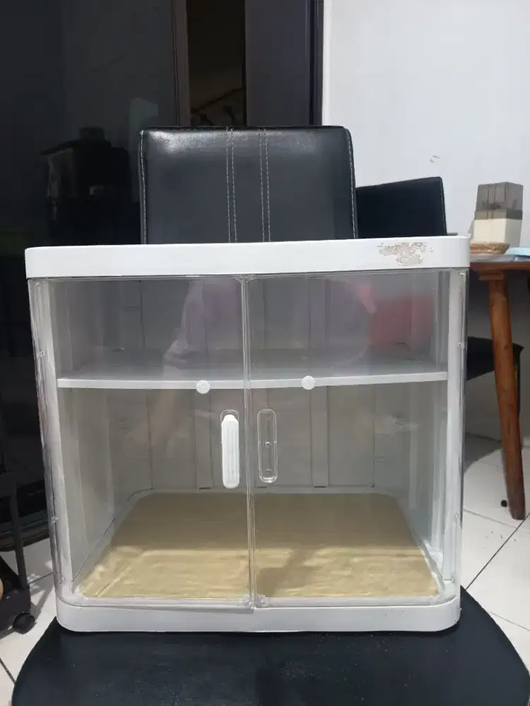 Tempat makanan/ piring tertutup
