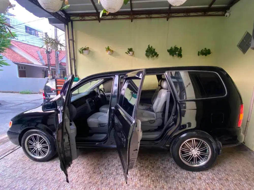 Dijual Hyundai Trajet 2.0 G Metic 2001