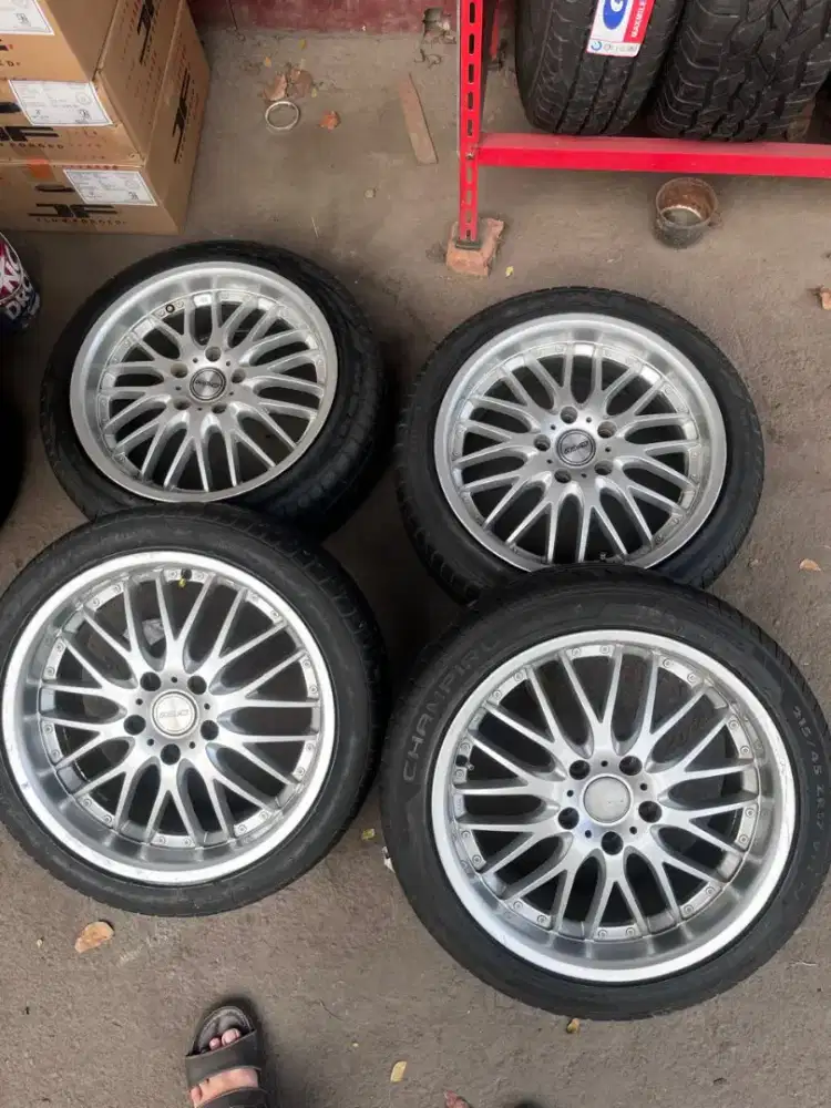 Velg rays ring 17 pcd 5x114,3 ban 215/45 R17 Ertiga apv