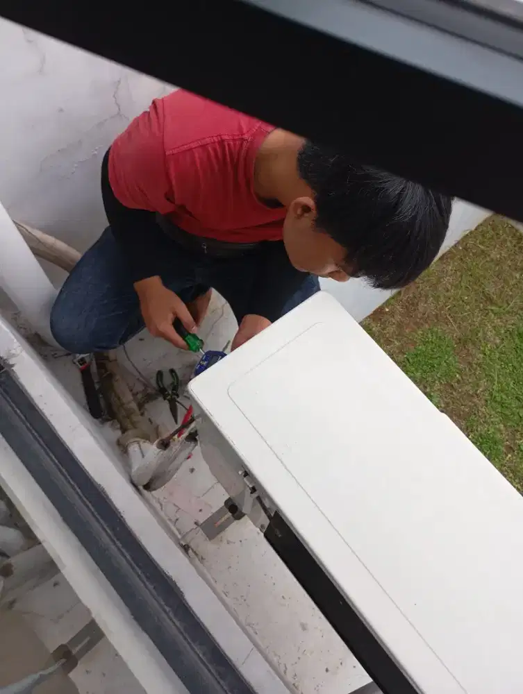 isi ulang freon vakum tambah freon pengecekan unit servis ac cuci ac