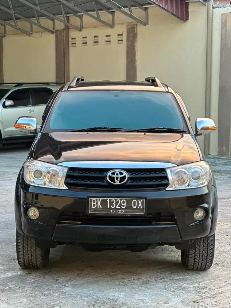 Toyota fortuner 2.7 G at matic 2011