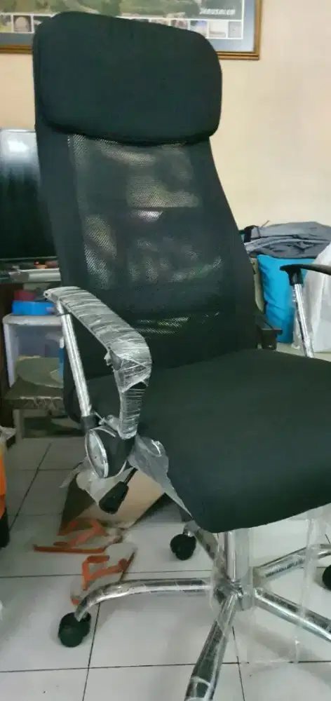 Kursi Kantor Informa Clinton Hitam