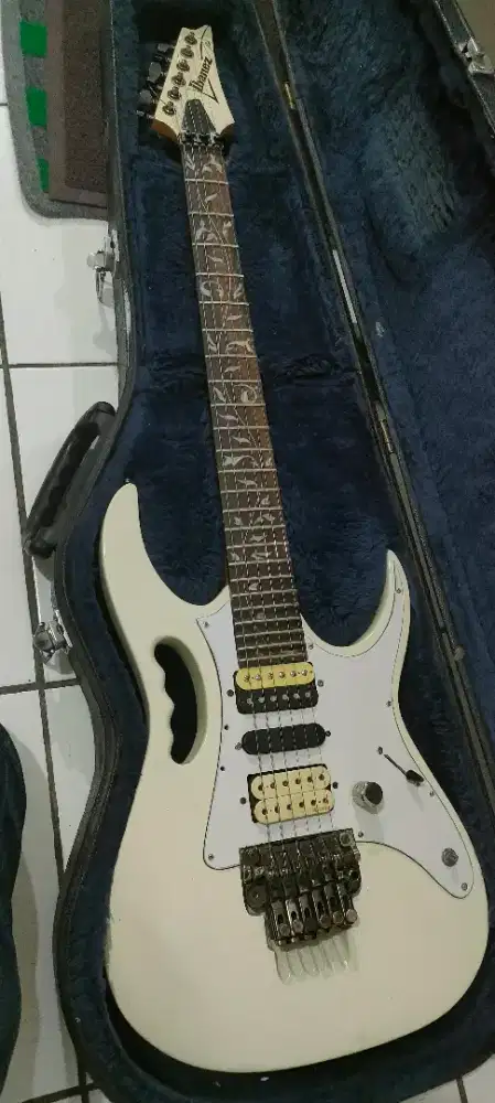 Gitar Ibanez jem flower