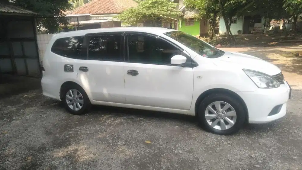 Dijual cepat! Nissan grand livina 1.5 XV Tangan pertama