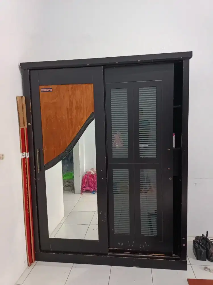 Lemari Pakaian Sliding 2 Pintu + Cermin Bekas Murah – Periuk Tangerang