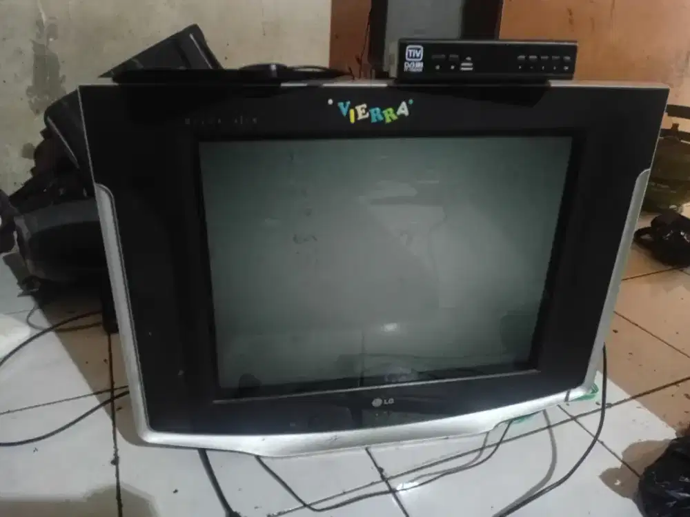 Tv slim merk LG ukuran 21inchi
Harga 230 ribu udah komplit