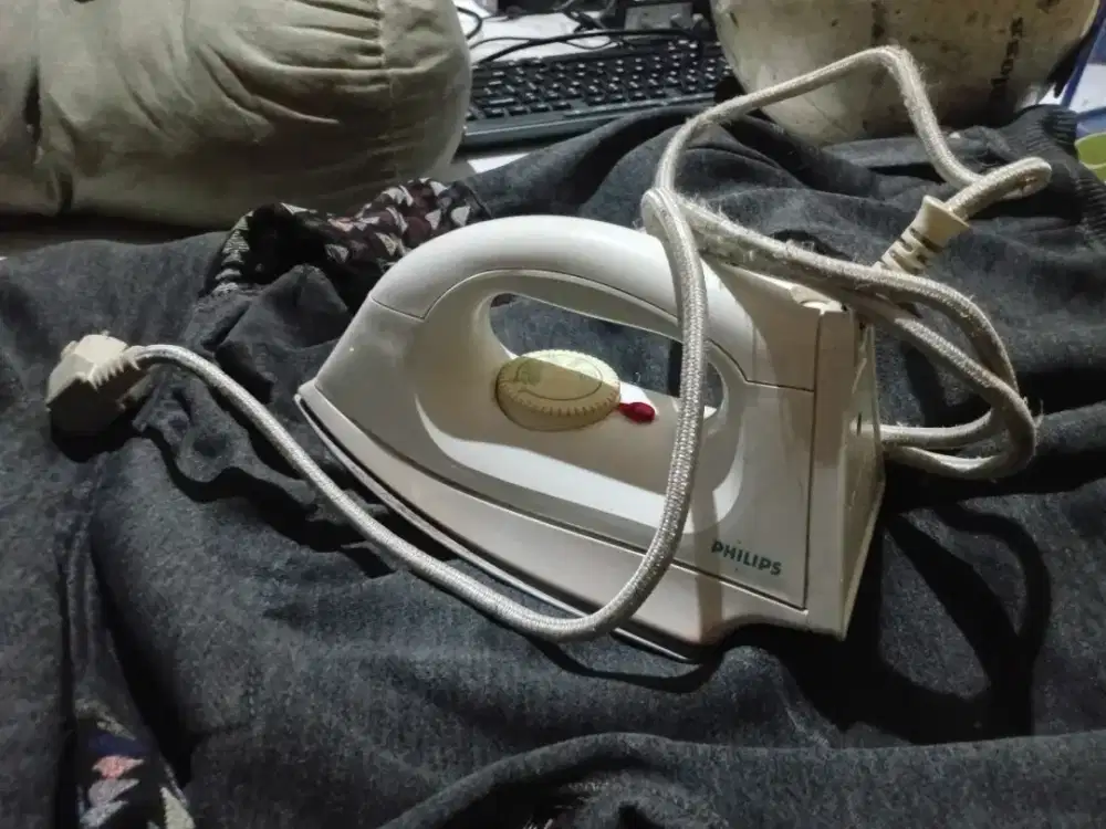Setrikaan second merk Philips masih normal panas nyaa baguss