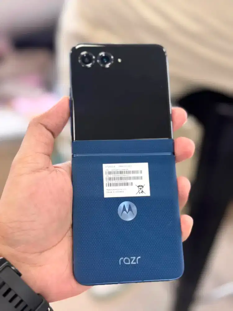 Motorola Razr 60 8/256gb Lengkap Mulus Garansi On Nota pembelian ada