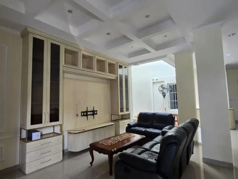 DISEWAKAN RUMAH CLUSTER ALICANTE GADING SERPONG FULL FURNISHED