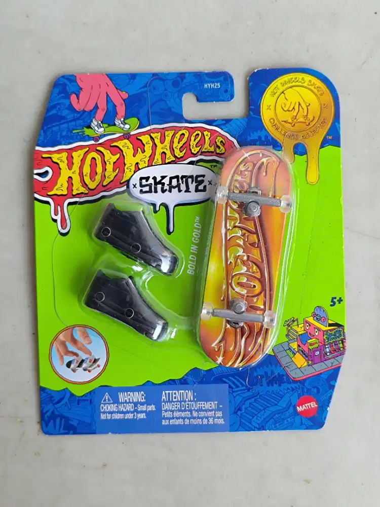 Hot Wheels Skate Bold in Gold Store Exclusive 2024 Fingerboard Mainan
