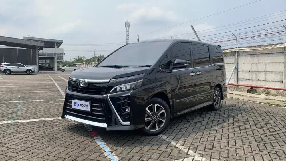 [BUNGA 0%] Toyota Voxy 2021 UZC