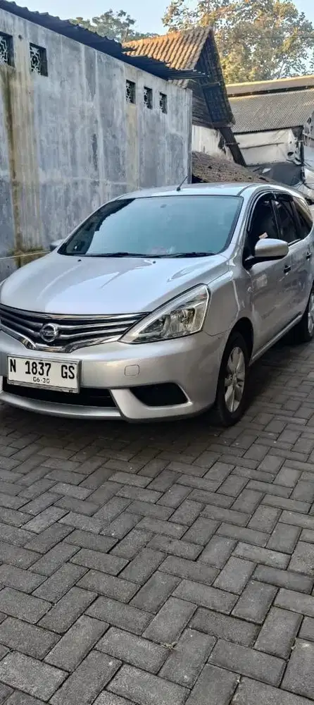mobil grand livina 2015