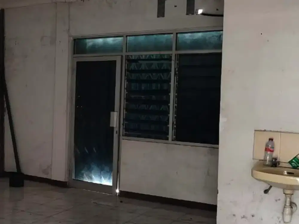 Gudang di Komplek Pergudangan Sinar Buduran Sidoarjo
